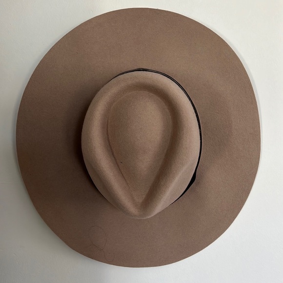 Hat - Picture 1 of 2